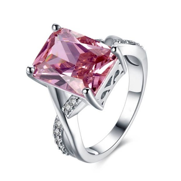 Jewelry - 🌼 3 for $25 🌼 Rose quartz ring